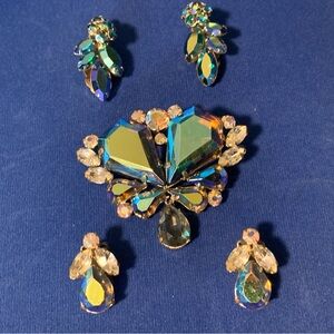 Aurora Borealis Brooch & Four Clip on Earrings Vintage 1950’s